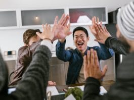 How Startups Can Create a Kick-Ass Pitch Deck