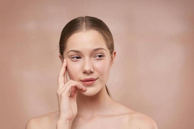 In the ever-evolving world of cosmetic skincare solutions, new technologies continuously emerge to help us achieve healthier, more radiant skin. Among these innovations, LED light therapy has gained significant attention for its versatility and effectiveness. 