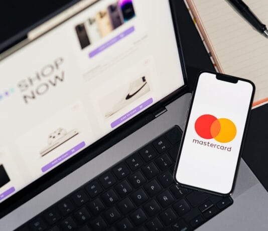 Mobile Wallets' Role in E-Commerce Credit Card Processing