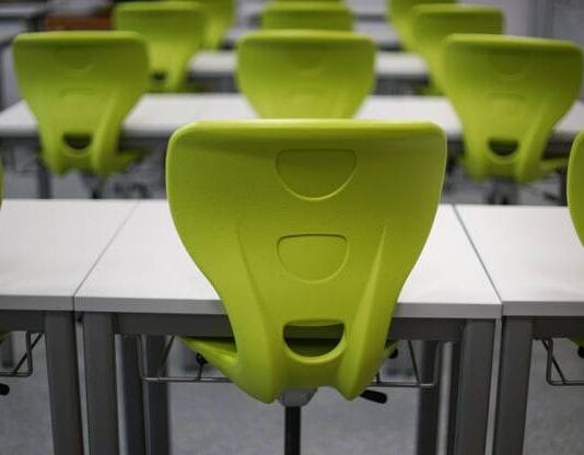 Maximizing Learning Efficiency with Ergonomic School Desk Design