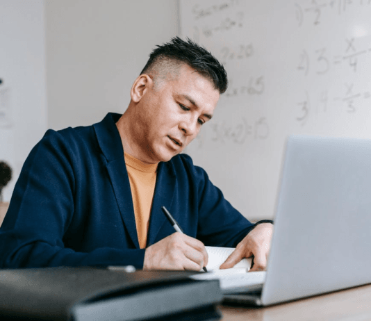 Why Continuous Learning Matters for Professional Growth
