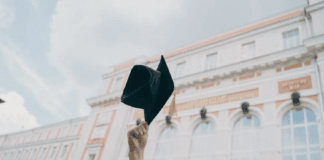 4 Best Online Diploma Services for Novelty and Replacement Copies