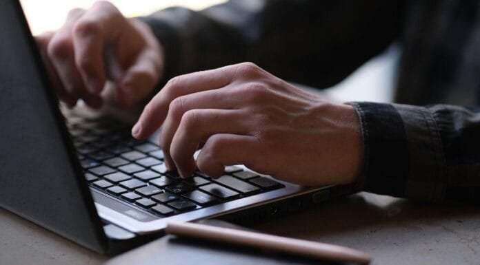 6 Big Advantages of Switching to Cheap, Lovable Business Plans Discover six massive benefits of switching your growing company to affordable, highly reliable business phone plans today.